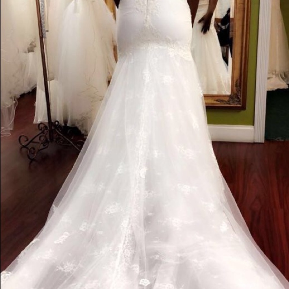 Wedding Dress - Picture 3 of 16